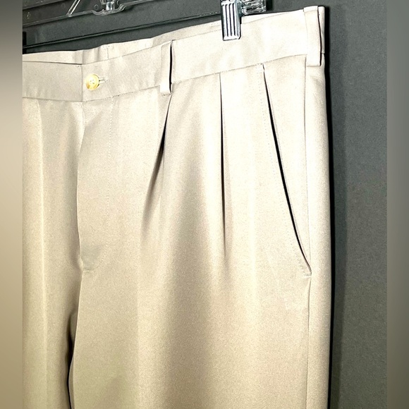 Van Heusen Men’s pleated trousers. Khaki, 38” waist 30” inseam - Picture 2 of 7